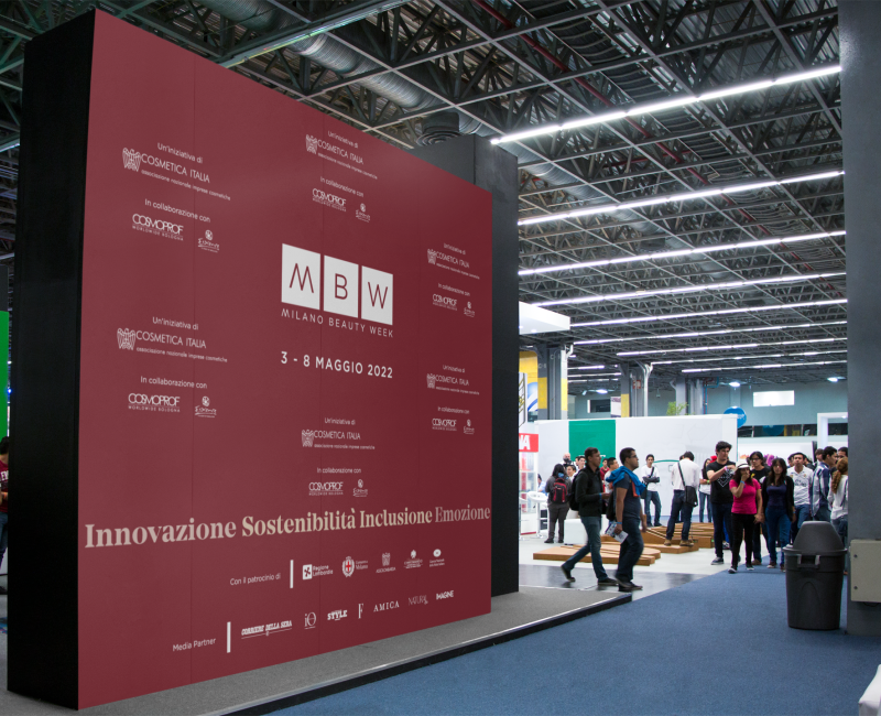giant-horizontal-banner-mockup-inside-a-convention-a11251.png